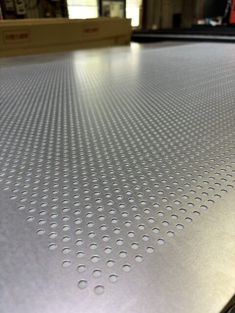 パンチングパネルをタレパン加工~2